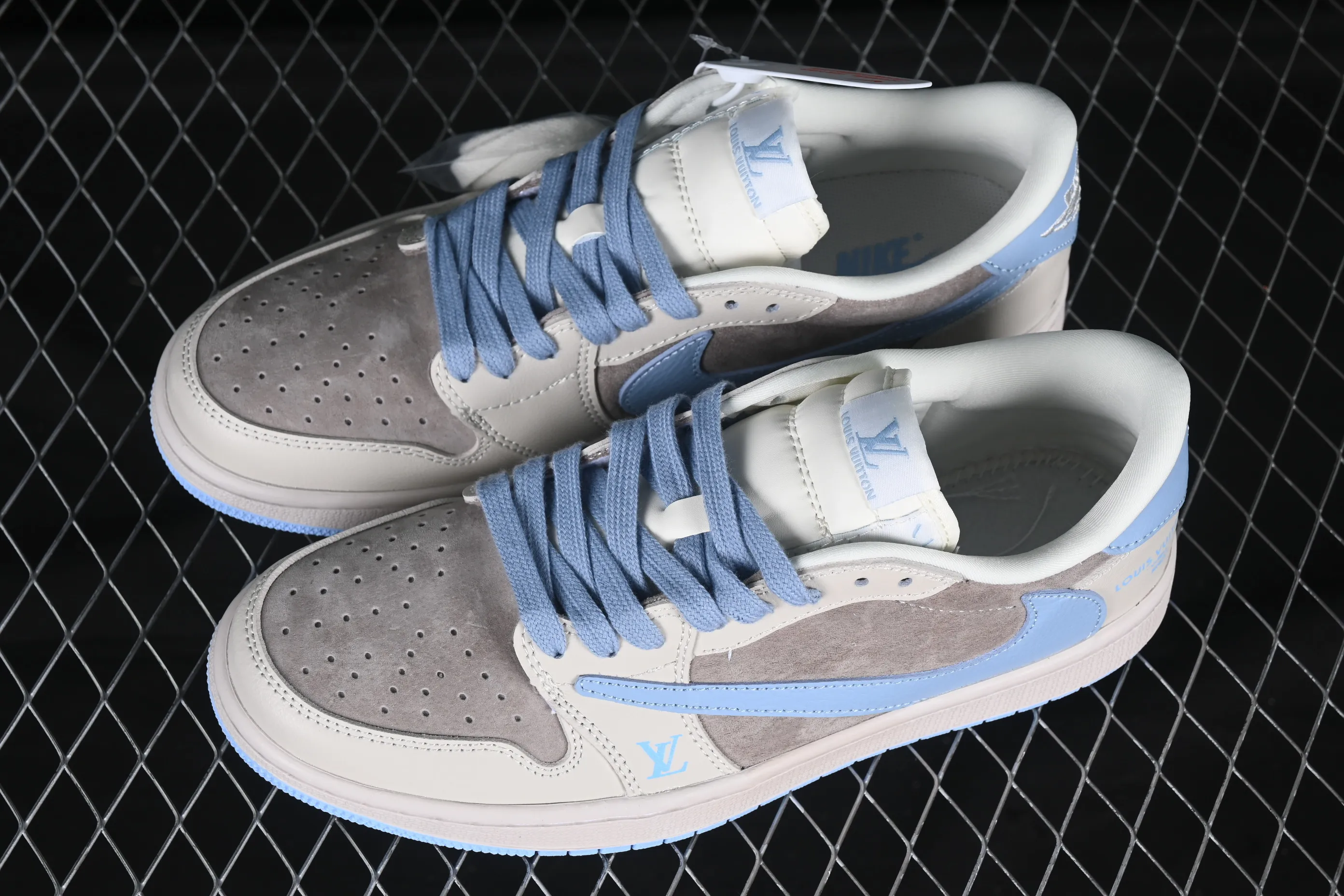 All categories Air Jordan Jordan series basketball shoes Air Jordan 1 Low High-end customized low-top sneakers M version Travis Scott x Fragment Design x Jordan Air Jordan 1 Low OG SP AJ1 Joe 1LV co-branded Azure Pig Eight low-top cultural casual sneakers LX1988-10